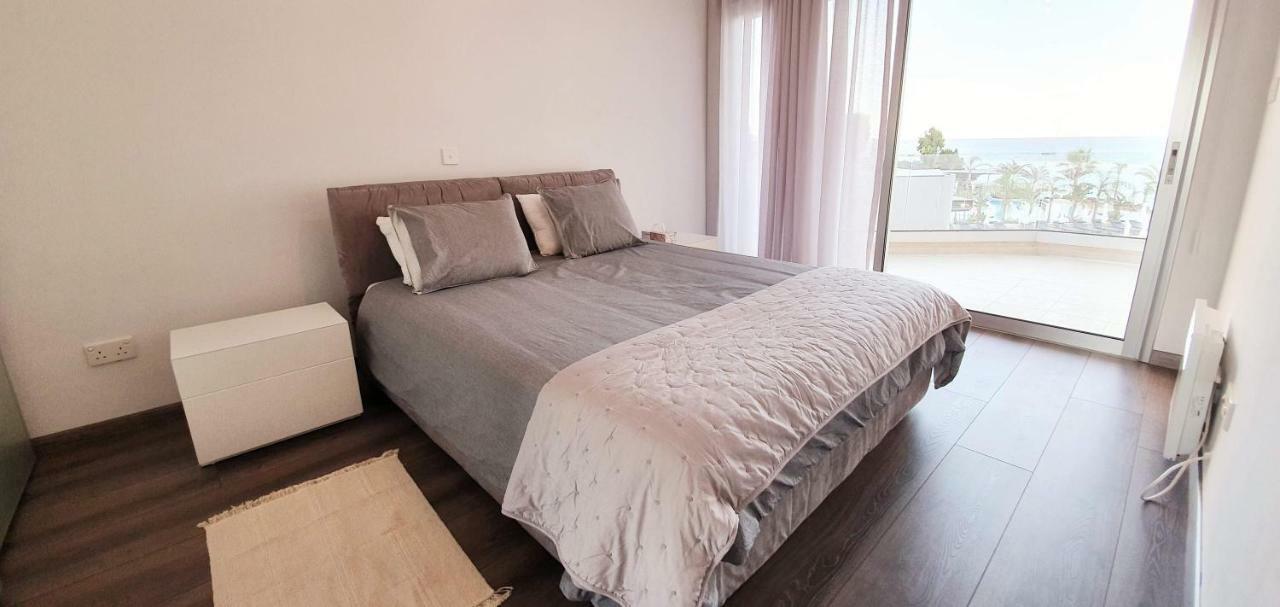 Pegasus Beach Front Apartment Limassol Exterior foto