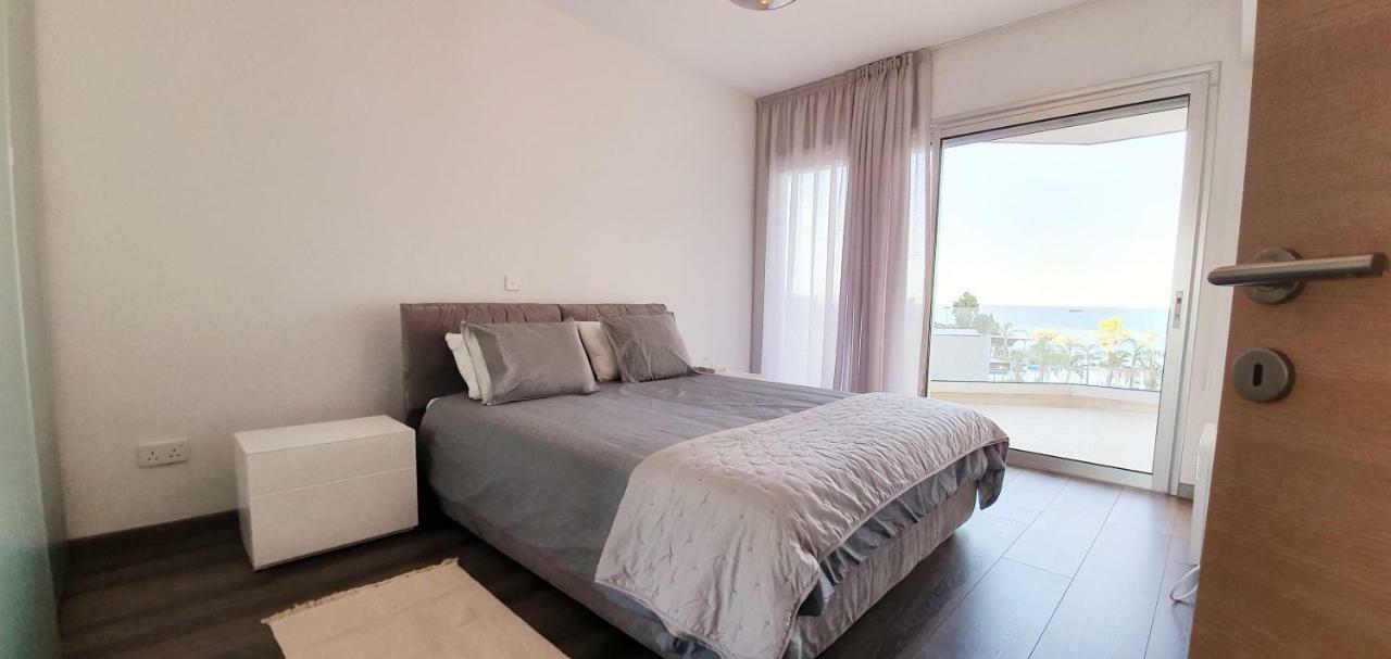 Pegasus Beach Front Apartment Limassol Exterior foto