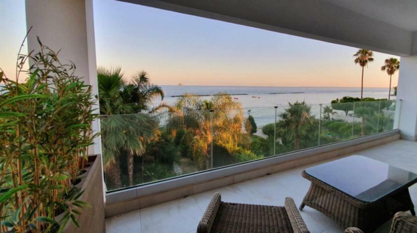 Pegasus Beach Front Apartment Limassol Exterior foto